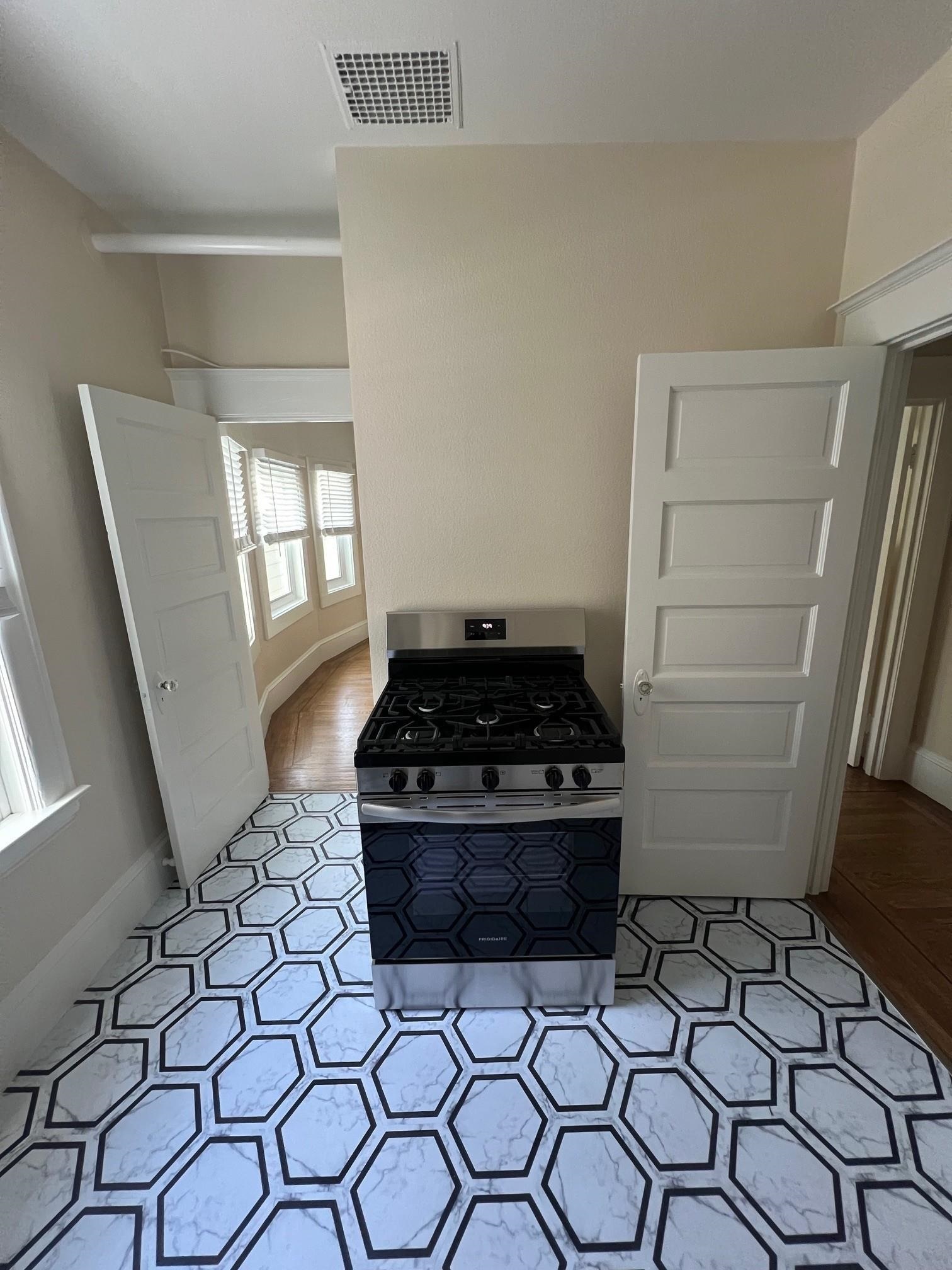 Detail Gallery Image 15 of 30 For 9 Monte Vista Ave, Oakland,  CA 94611 - 1 Beds | 1 Baths