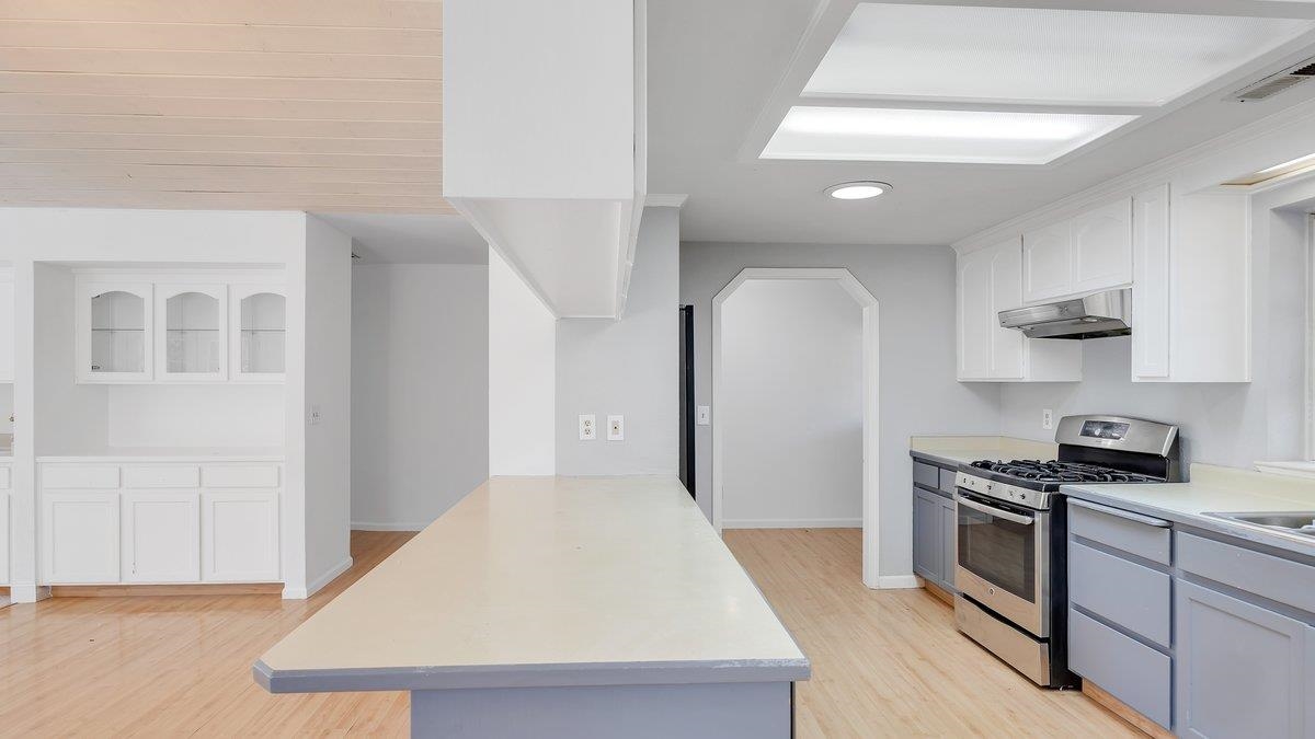 Detail Gallery Image 11 of 54 For 12929 Hollow Dr, Sonora,  CA 95370 - 3 Beds | 3 Baths