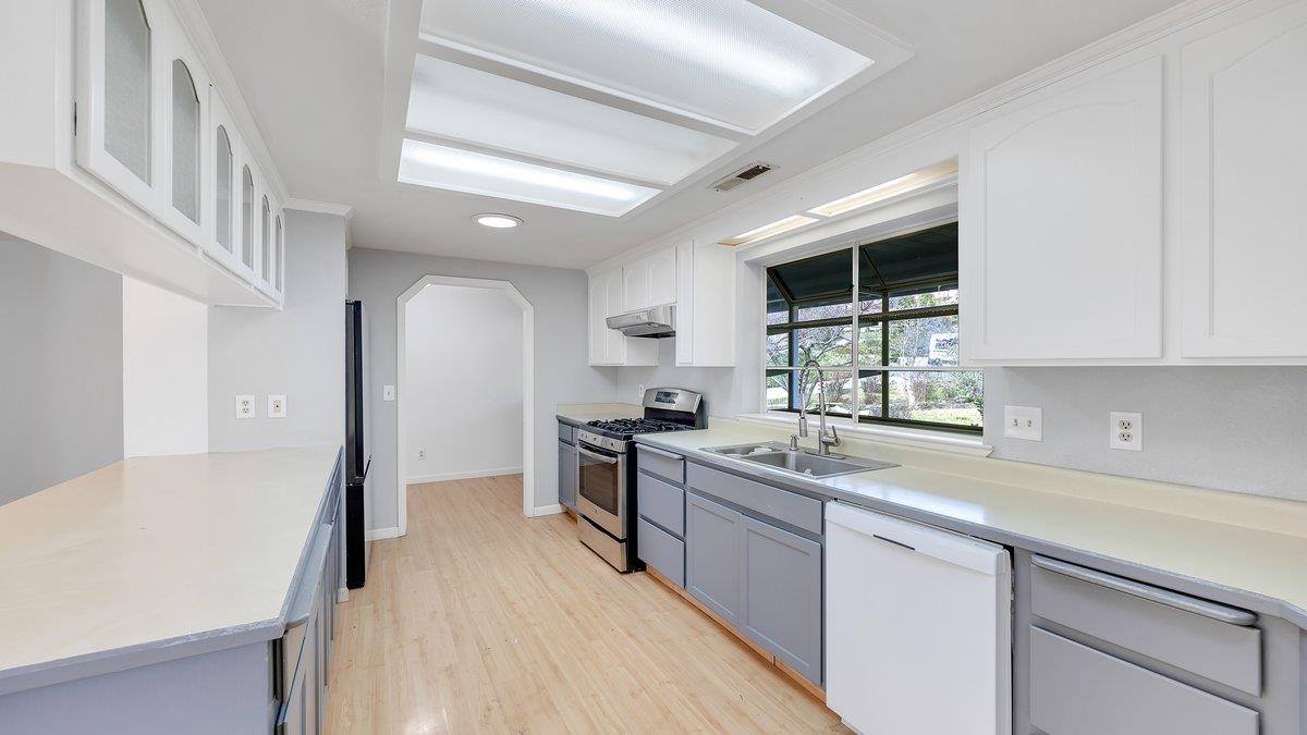 Detail Gallery Image 12 of 54 For 12929 Hollow Dr, Sonora,  CA 95370 - 3 Beds | 3 Baths