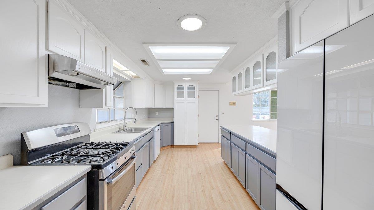 Detail Gallery Image 13 of 54 For 12929 Hollow Dr, Sonora,  CA 95370 - 3 Beds | 3 Baths