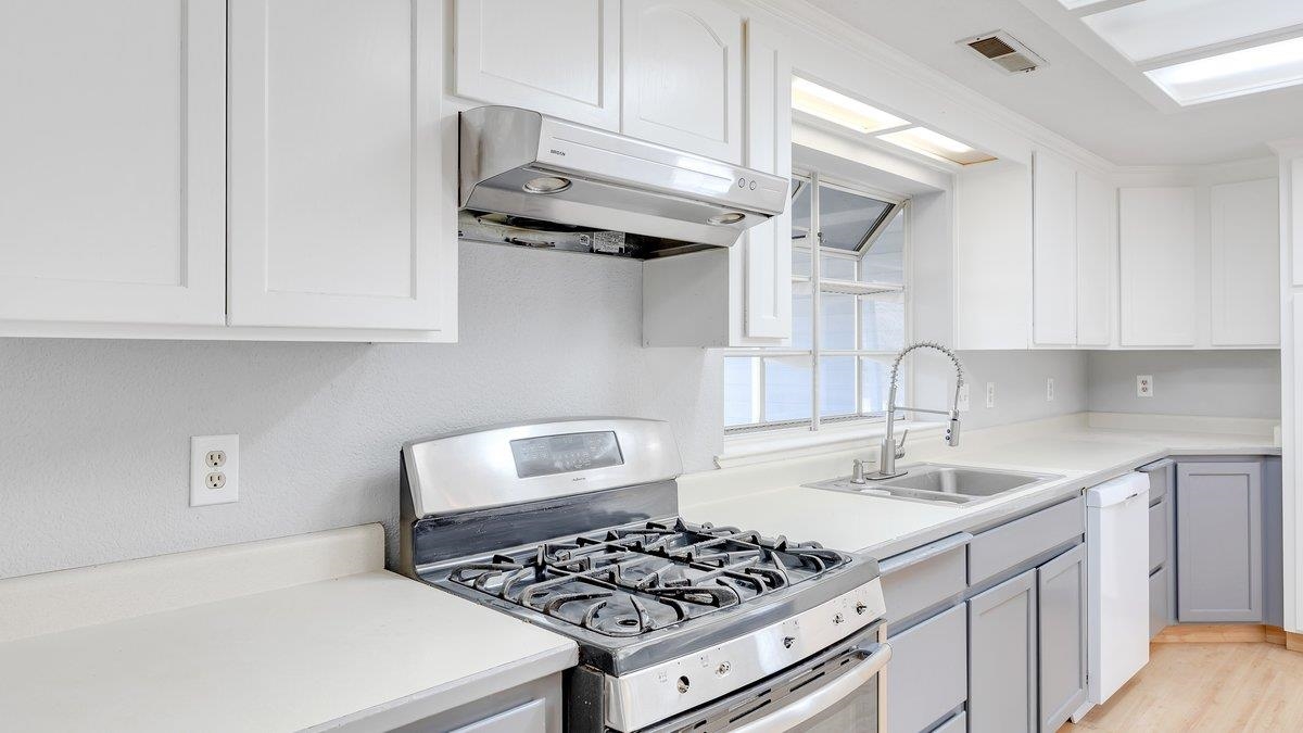 Detail Gallery Image 14 of 54 For 12929 Hollow Dr, Sonora,  CA 95370 - 3 Beds | 3 Baths