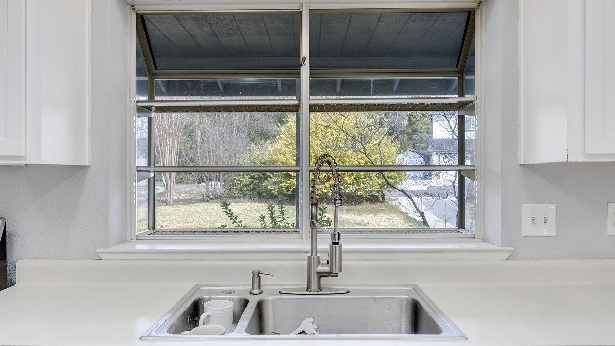 Detail Gallery Image 15 of 54 For 12929 Hollow Dr, Sonora,  CA 95370 - 3 Beds | 3 Baths