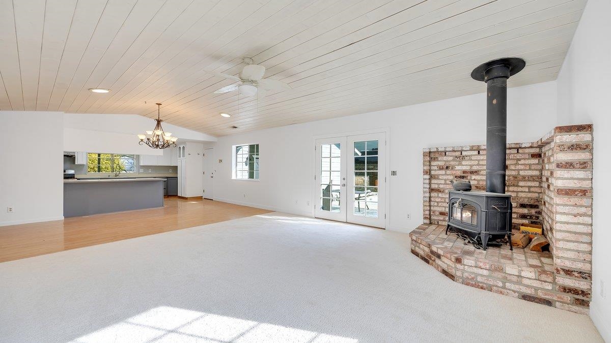 Detail Gallery Image 18 of 54 For 12929 Hollow Dr, Sonora,  CA 95370 - 3 Beds | 3 Baths