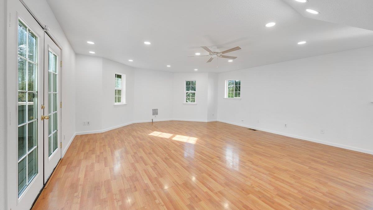 Detail Gallery Image 31 of 54 For 12929 Hollow Dr, Sonora,  CA 95370 - 3 Beds | 3 Baths