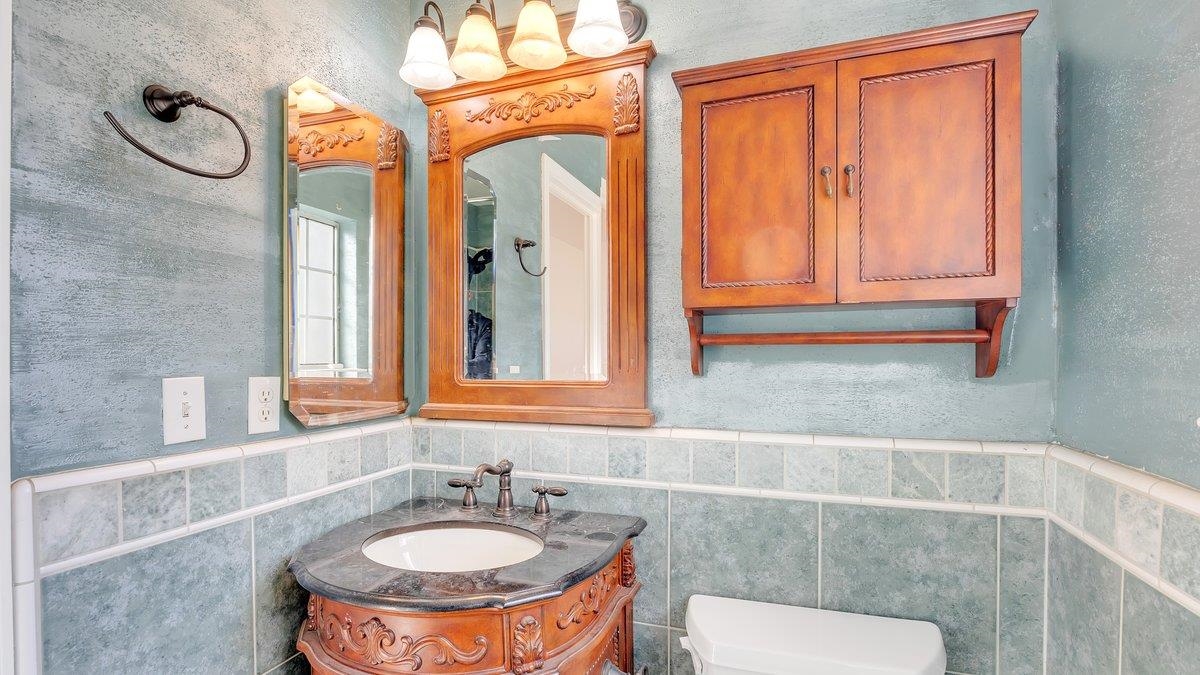 Detail Gallery Image 32 of 54 For 12929 Hollow Dr, Sonora,  CA 95370 - 3 Beds | 3 Baths