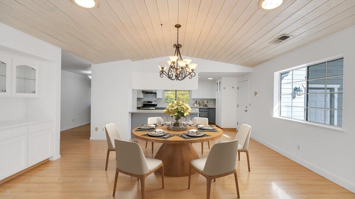 Detail Gallery Image 9 of 54 For 12929 Hollow Dr, Sonora,  CA 95370 - 3 Beds | 3 Baths