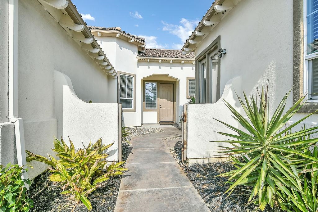 Detail Gallery Image 2 of 37 For 2487 Stanford Way, Antioch,  CA 94531 - 4 Beds | 2/1 Baths