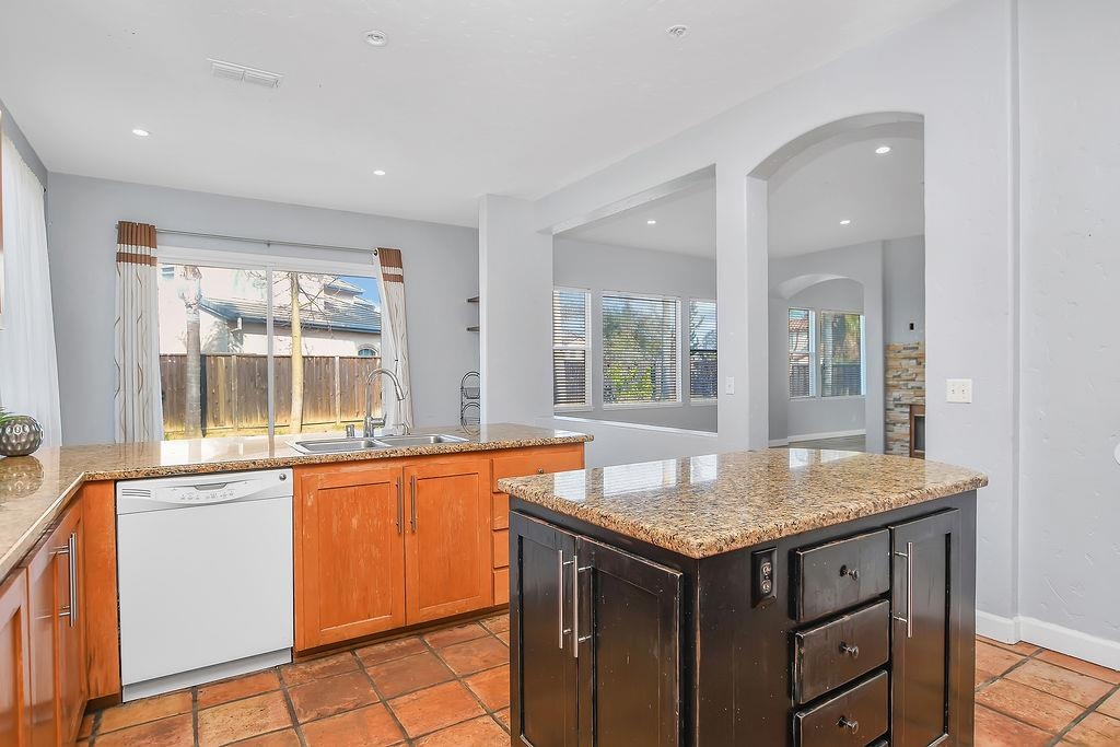 Detail Gallery Image 11 of 37 For 2487 Stanford Way, Antioch,  CA 94531 - 4 Beds | 2/1 Baths