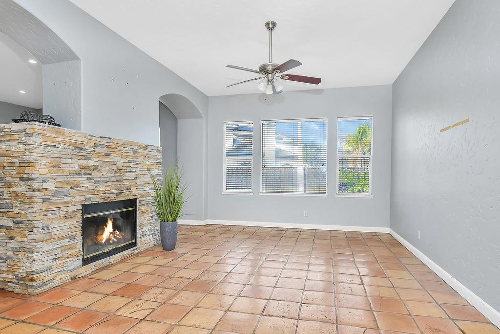 Detail Gallery Image 5 of 37 For 2487 Stanford Way, Antioch,  CA 94531 - 4 Beds | 2/1 Baths