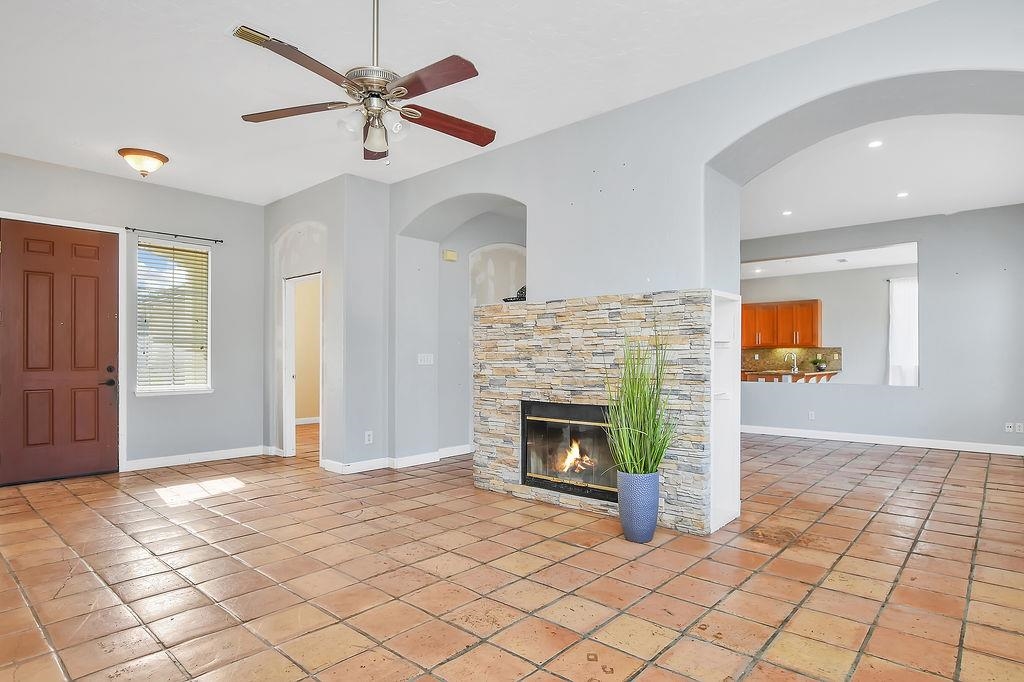 Detail Gallery Image 6 of 37 For 2487 Stanford Way, Antioch,  CA 94531 - 4 Beds | 2/1 Baths