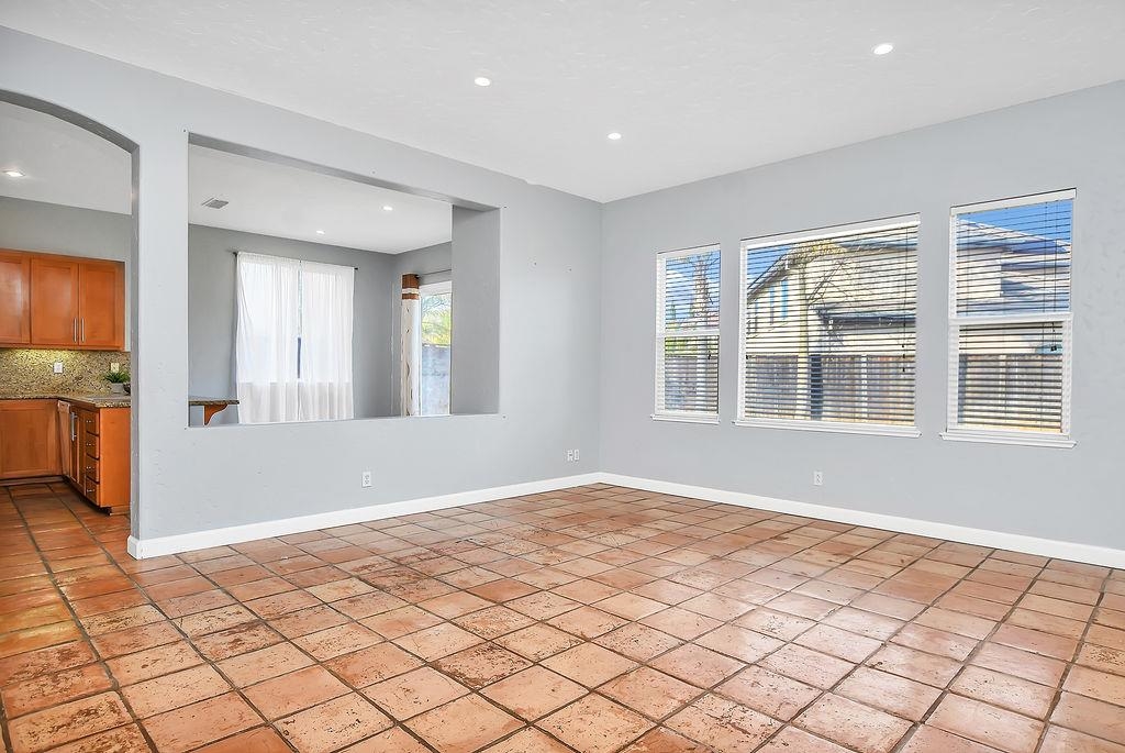 Detail Gallery Image 8 of 37 For 2487 Stanford Way, Antioch,  CA 94531 - 4 Beds | 2/1 Baths