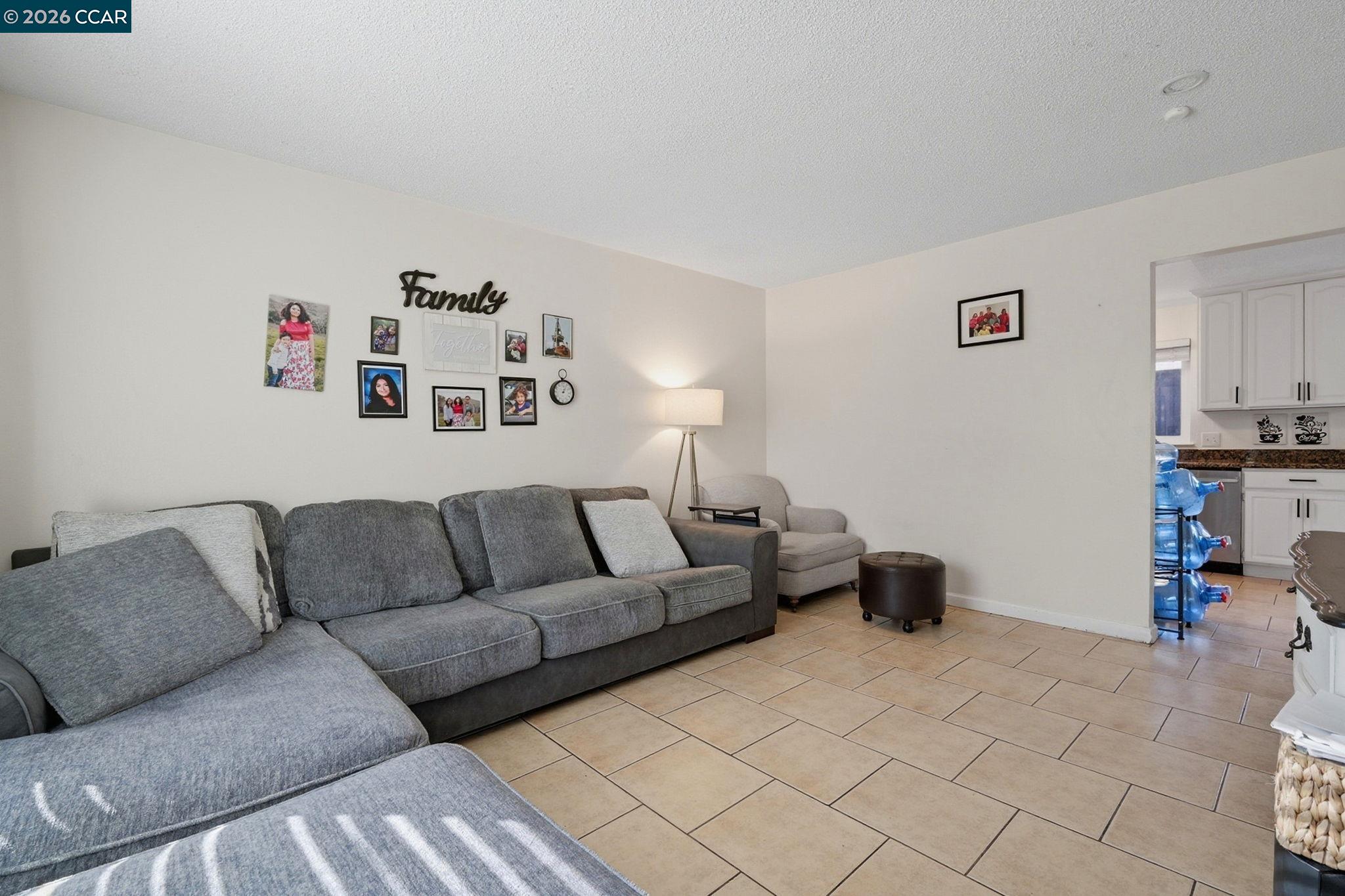 Photo #3: 41123350 Listing: Photo #3