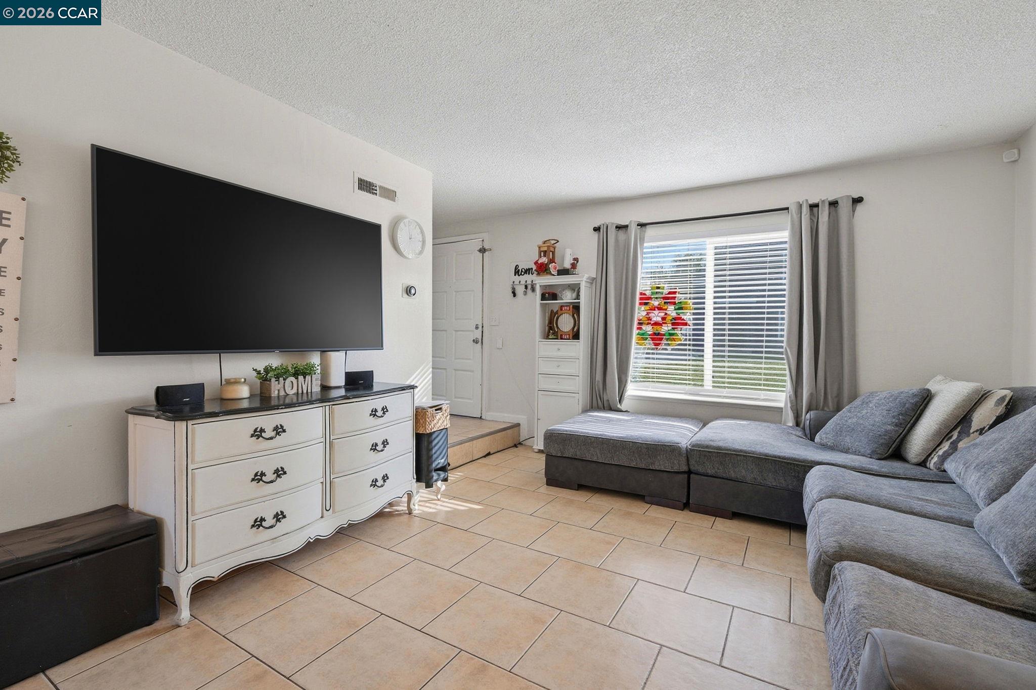 Photo #4: 41123350 Listing: Photo #4