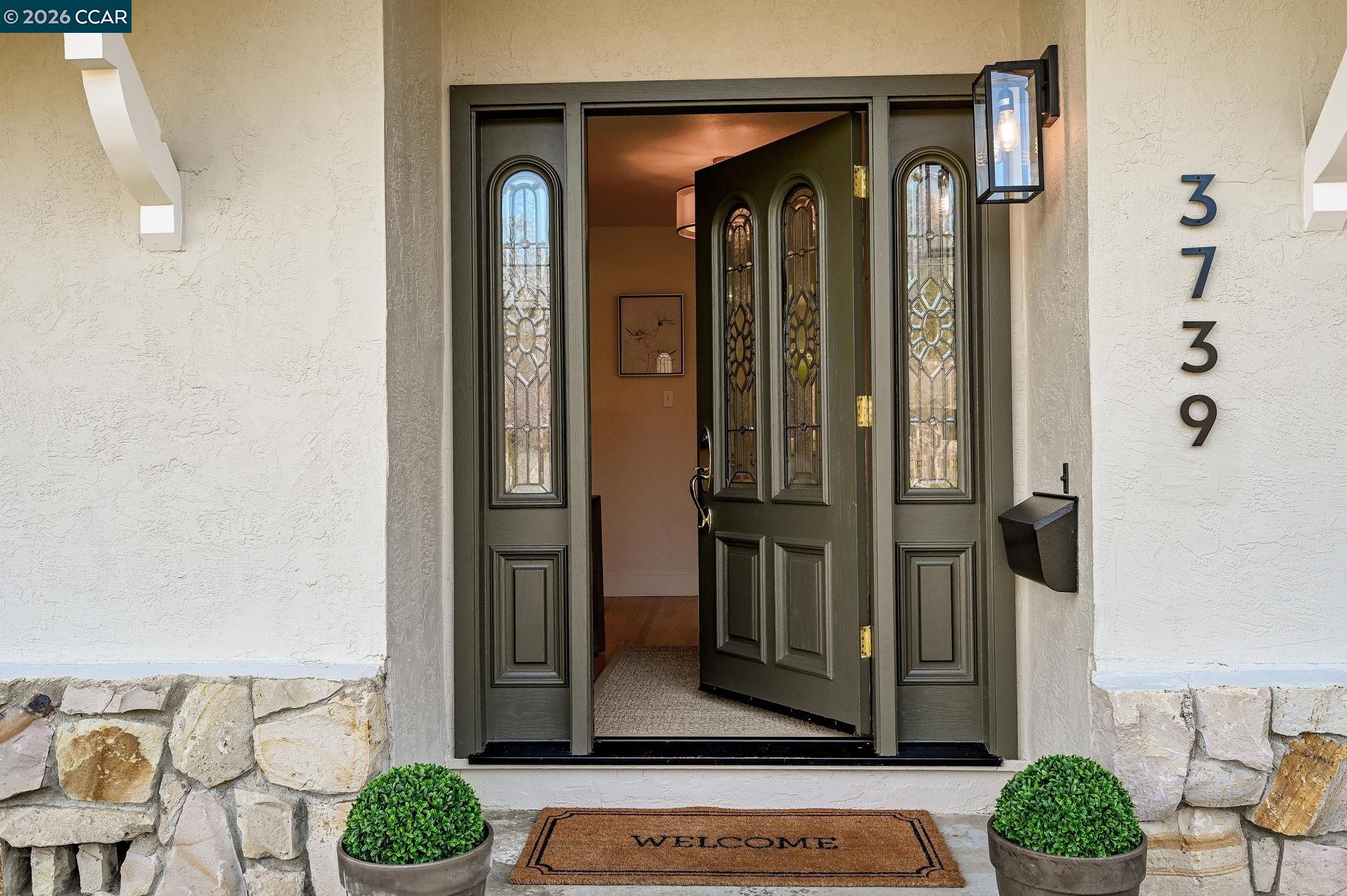 Detail Gallery Image 2 of 26 For 3739 Northridge Drive, Concord,  CA 94518 - 3 Beds | 2 Baths