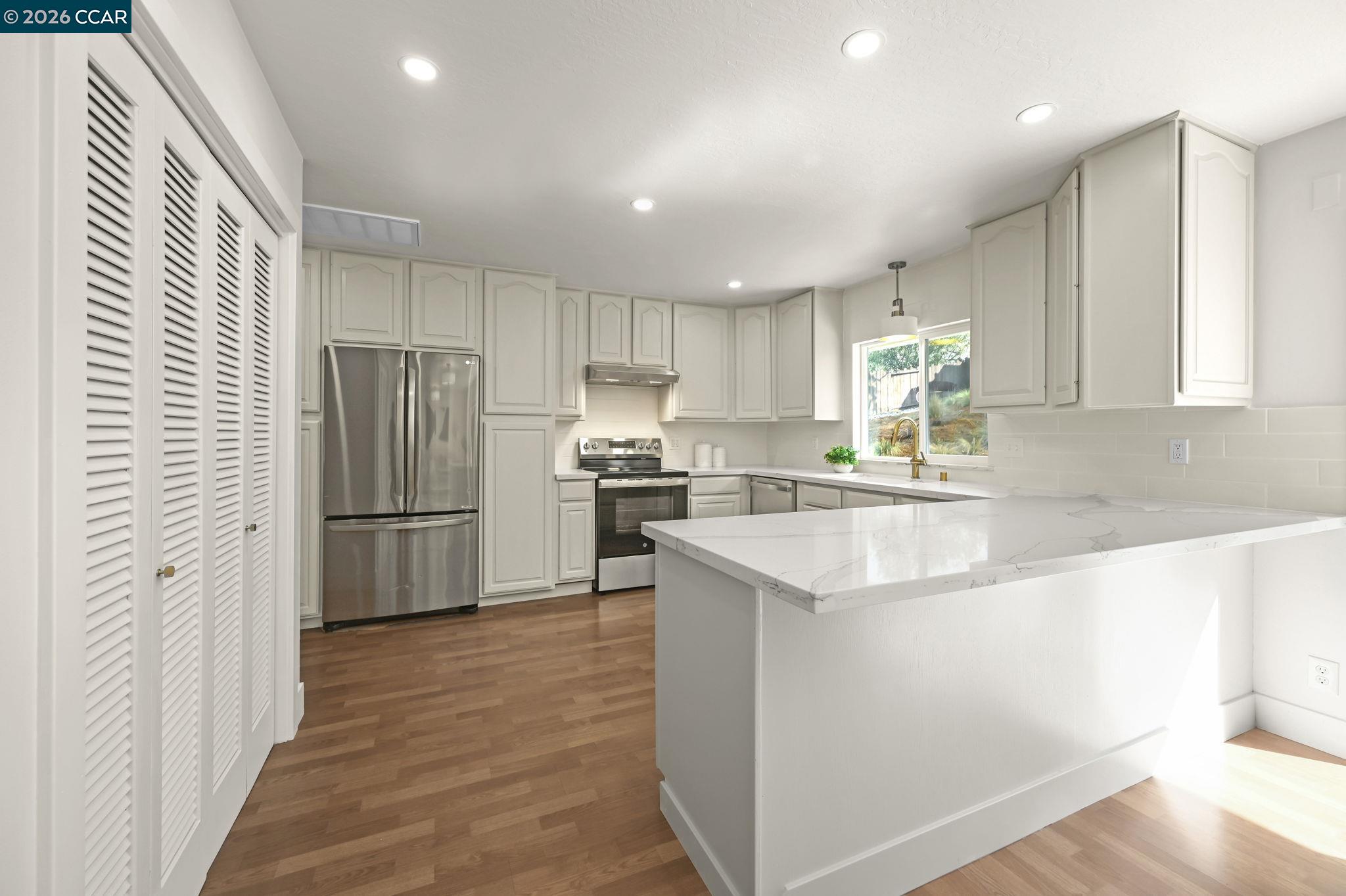 Detail Gallery Image 8 of 26 For 3739 Northridge Drive, Concord,  CA 94518 - 3 Beds | 2 Baths