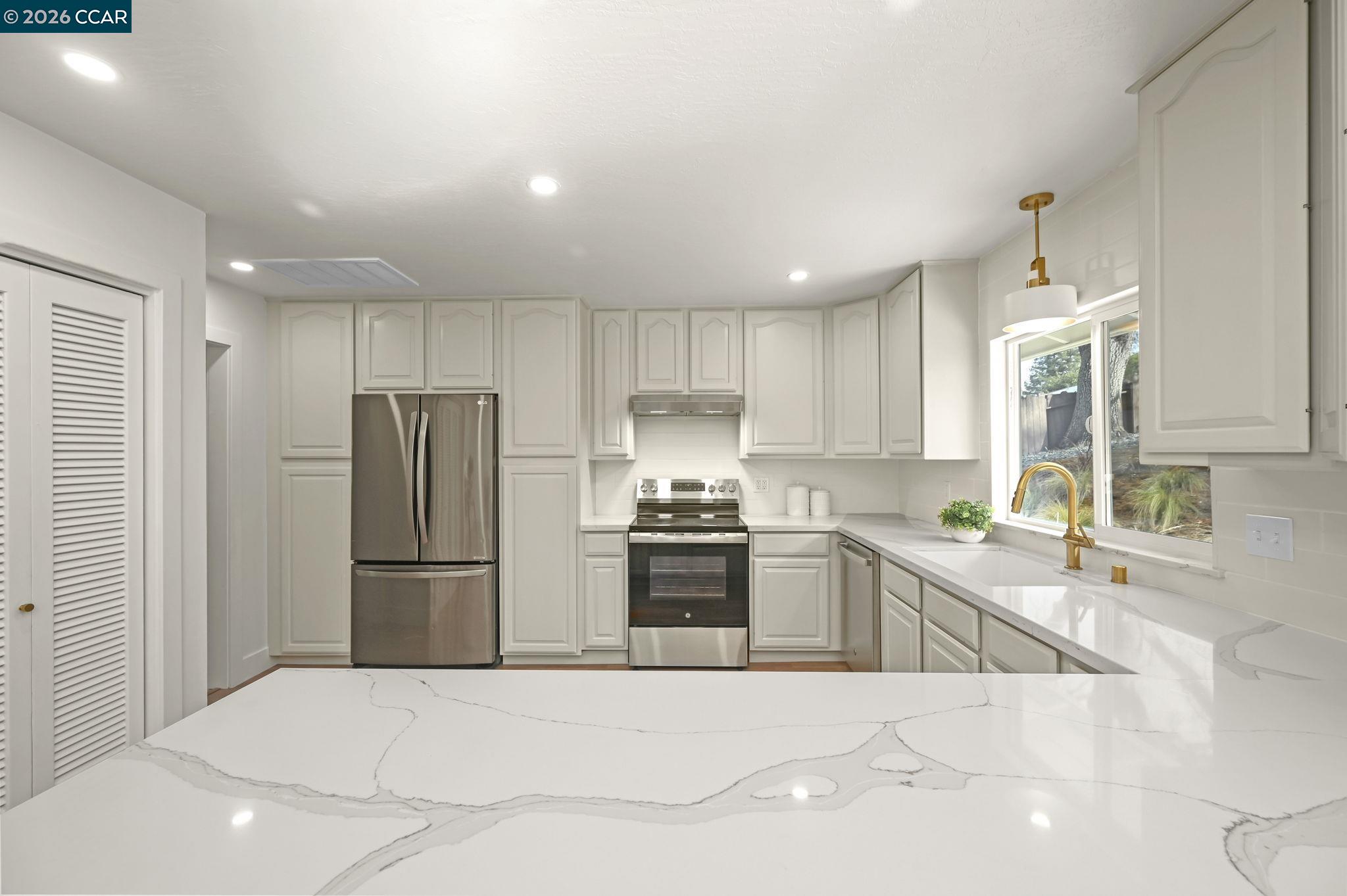 Detail Gallery Image 9 of 26 For 3739 Northridge Drive, Concord,  CA 94518 - 3 Beds | 2 Baths