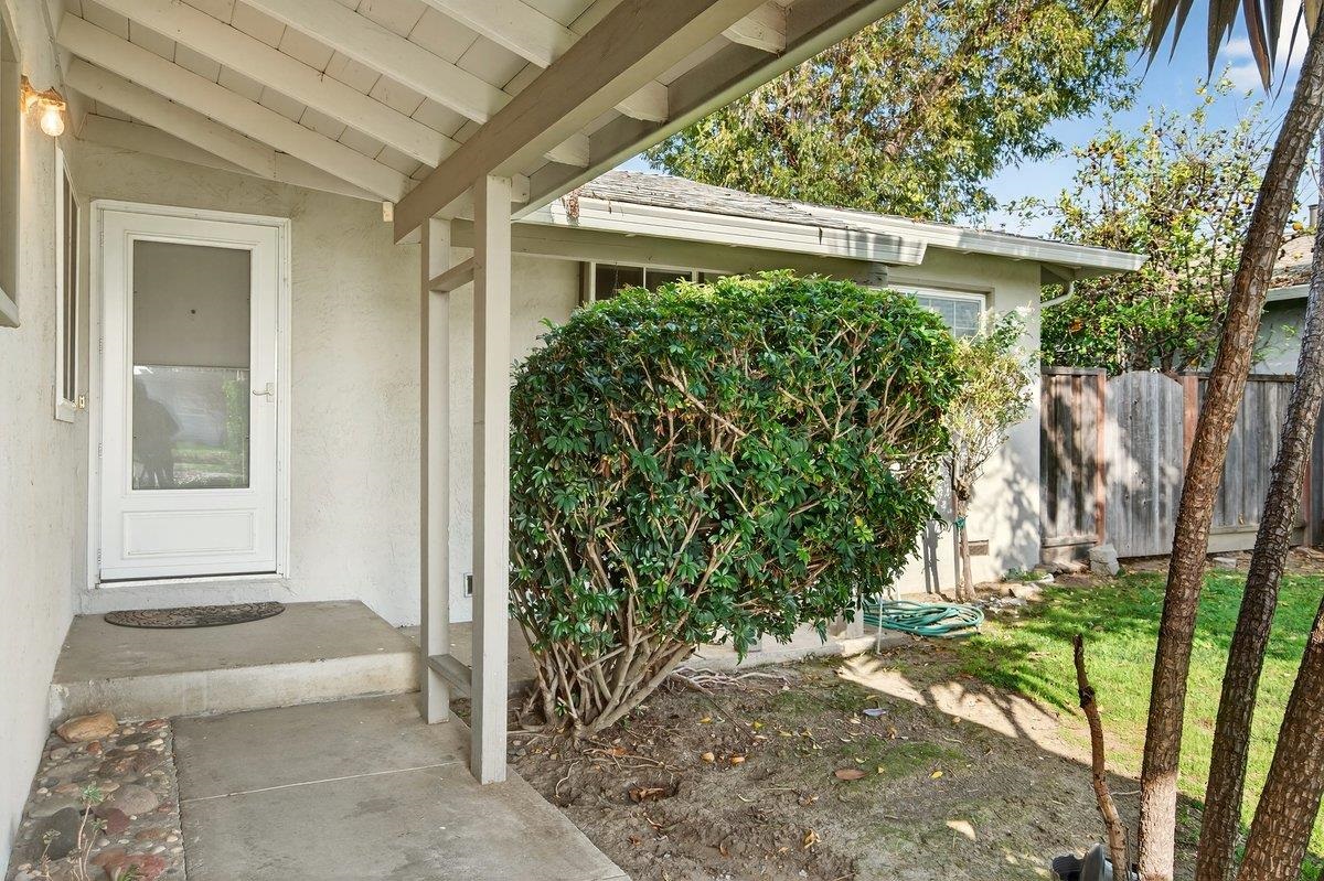 Detail Gallery Image 2 of 15 For 4657 Pardee Ave, Fremont,  CA 94538 - 3 Beds | 2 Baths