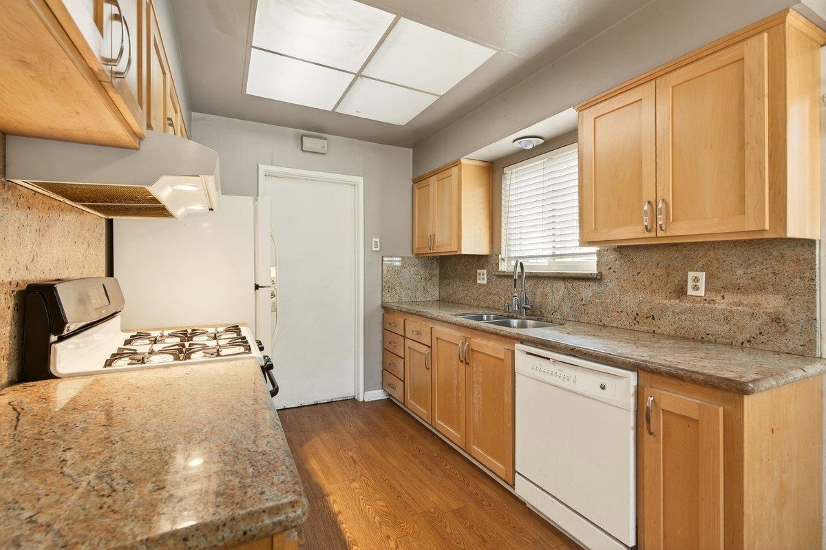 Detail Gallery Image 6 of 15 For 4657 Pardee Ave, Fremont,  CA 94538 - 3 Beds | 2 Baths