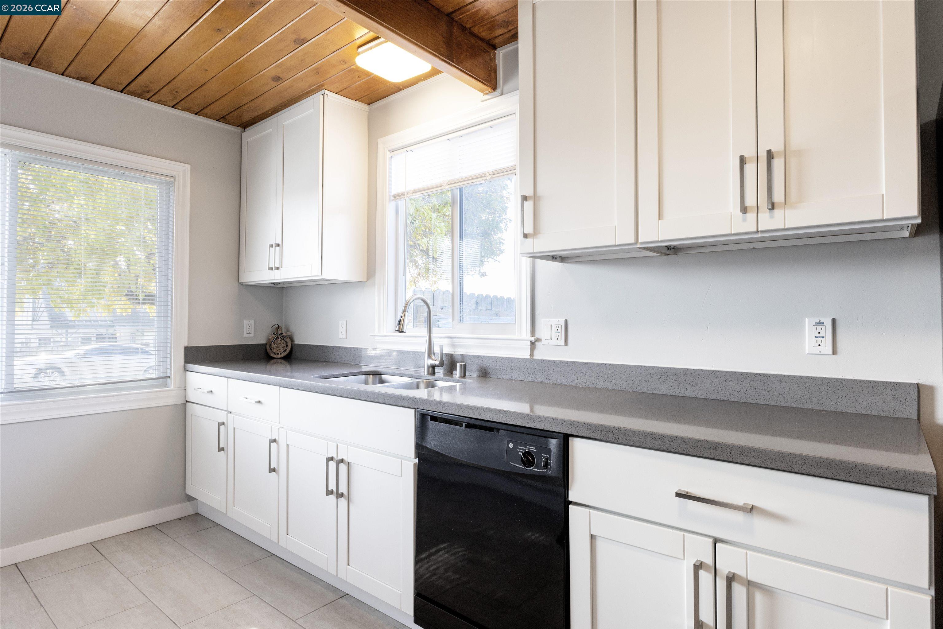 Detail Gallery Image 11 of 43 For 3141 Fairmede Dr, Richmond,  CA 94806 - 4 Beds | 2 Baths