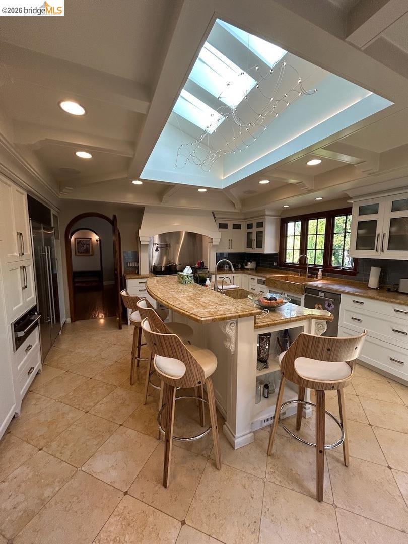 Detail Gallery Image 12 of 26 For 20 Bayshore Ter, Tiburon,  CA 94920 - 4 Beds | 4/1 Baths