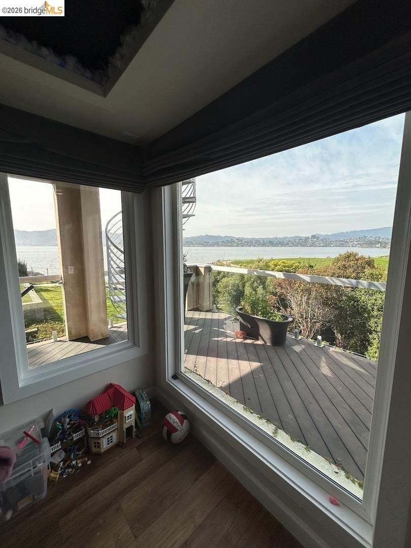 Detail Gallery Image 19 of 26 For 20 Bayshore Ter, Tiburon,  CA 94920 - 4 Beds | 4/1 Baths