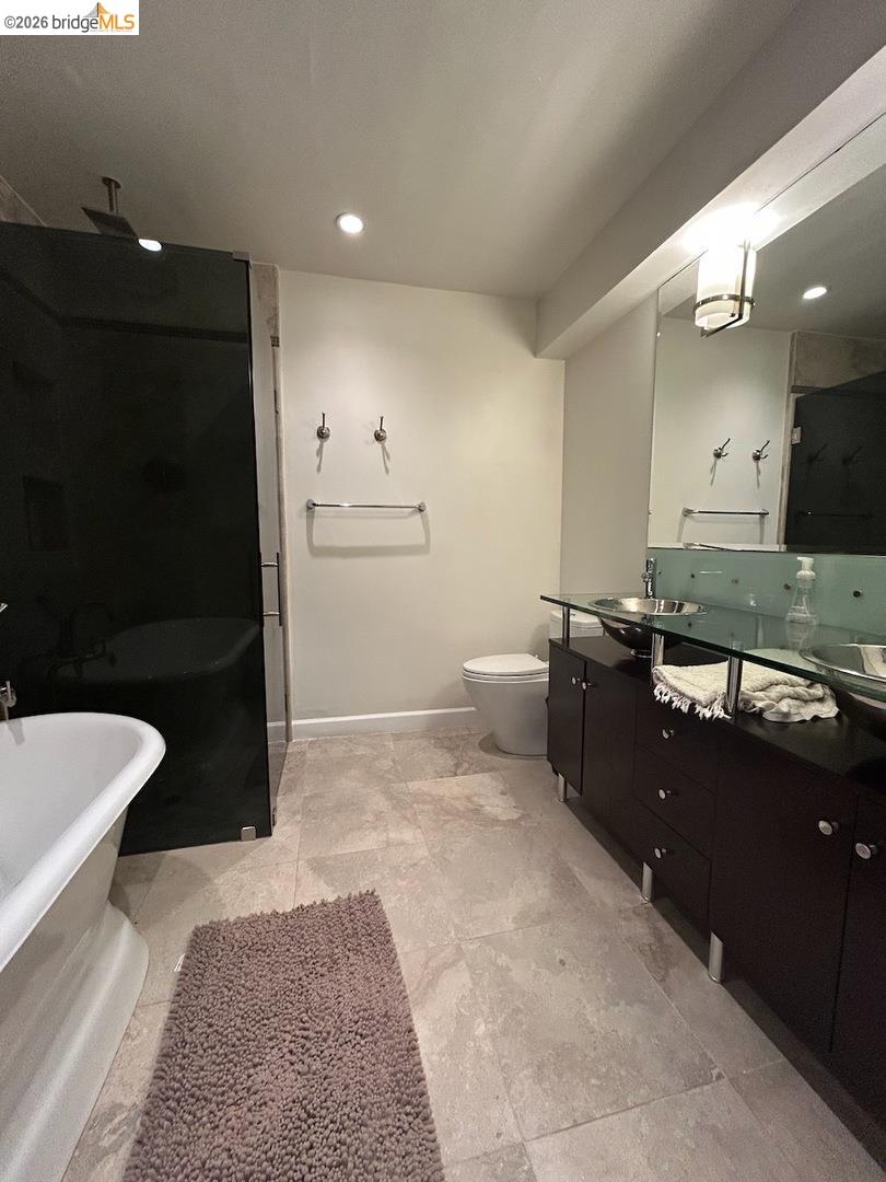 Detail Gallery Image 27 of 36 For 20 Bayshore Ter, Tiburon,  CA 94920 - 4 Beds | 4/1 Baths