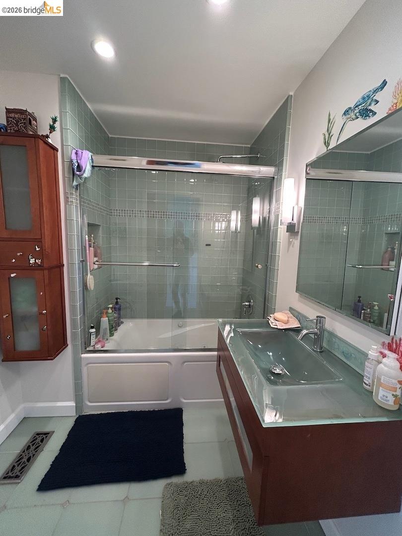 Detail Gallery Image 30 of 36 For 20 Bayshore Ter, Tiburon,  CA 94920 - 4 Beds | 4/1 Baths