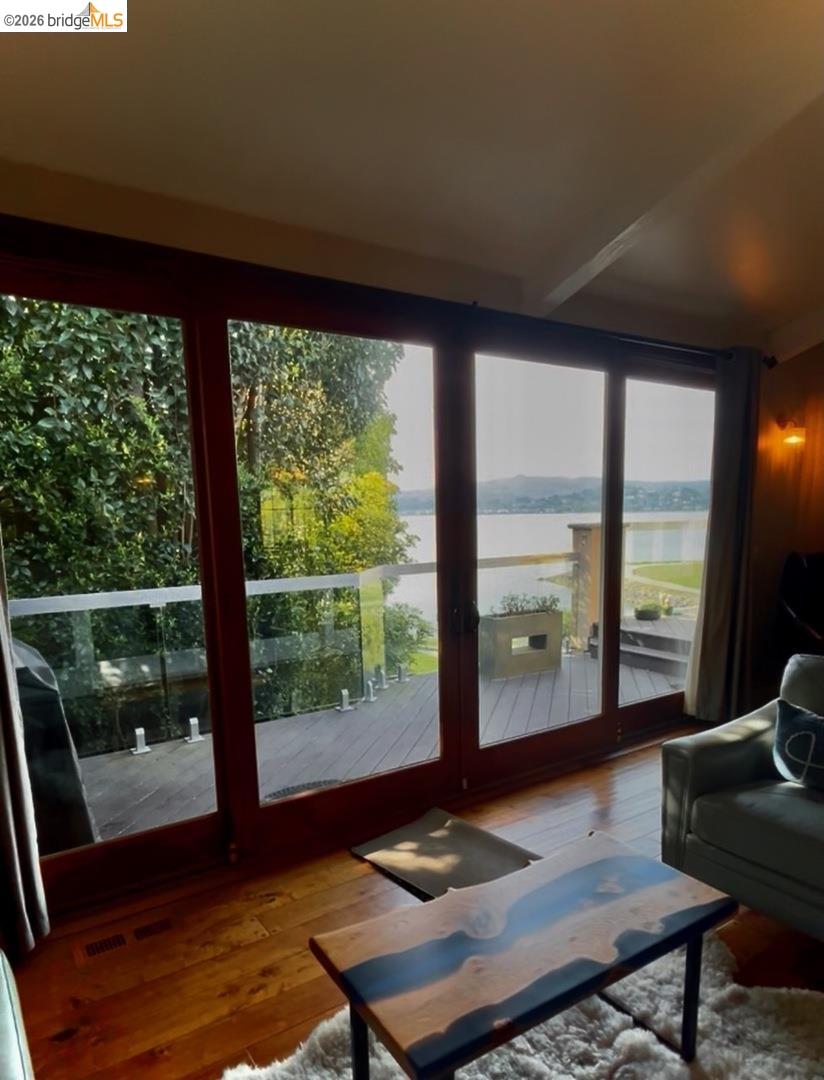 Detail Gallery Image 8 of 26 For 20 Bayshore Ter, Tiburon,  CA 94920 - 4 Beds | 4/1 Baths