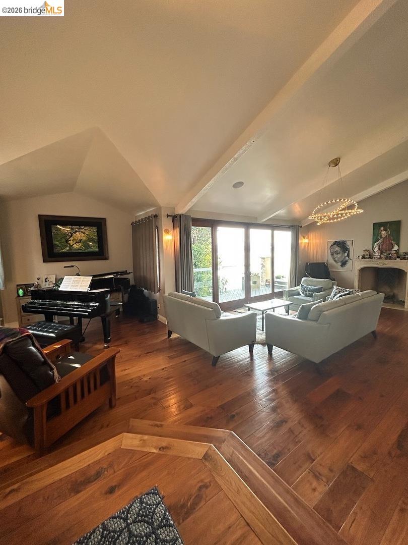 Detail Gallery Image 9 of 26 For 20 Bayshore Ter, Tiburon,  CA 94920 - 4 Beds | 4/1 Baths