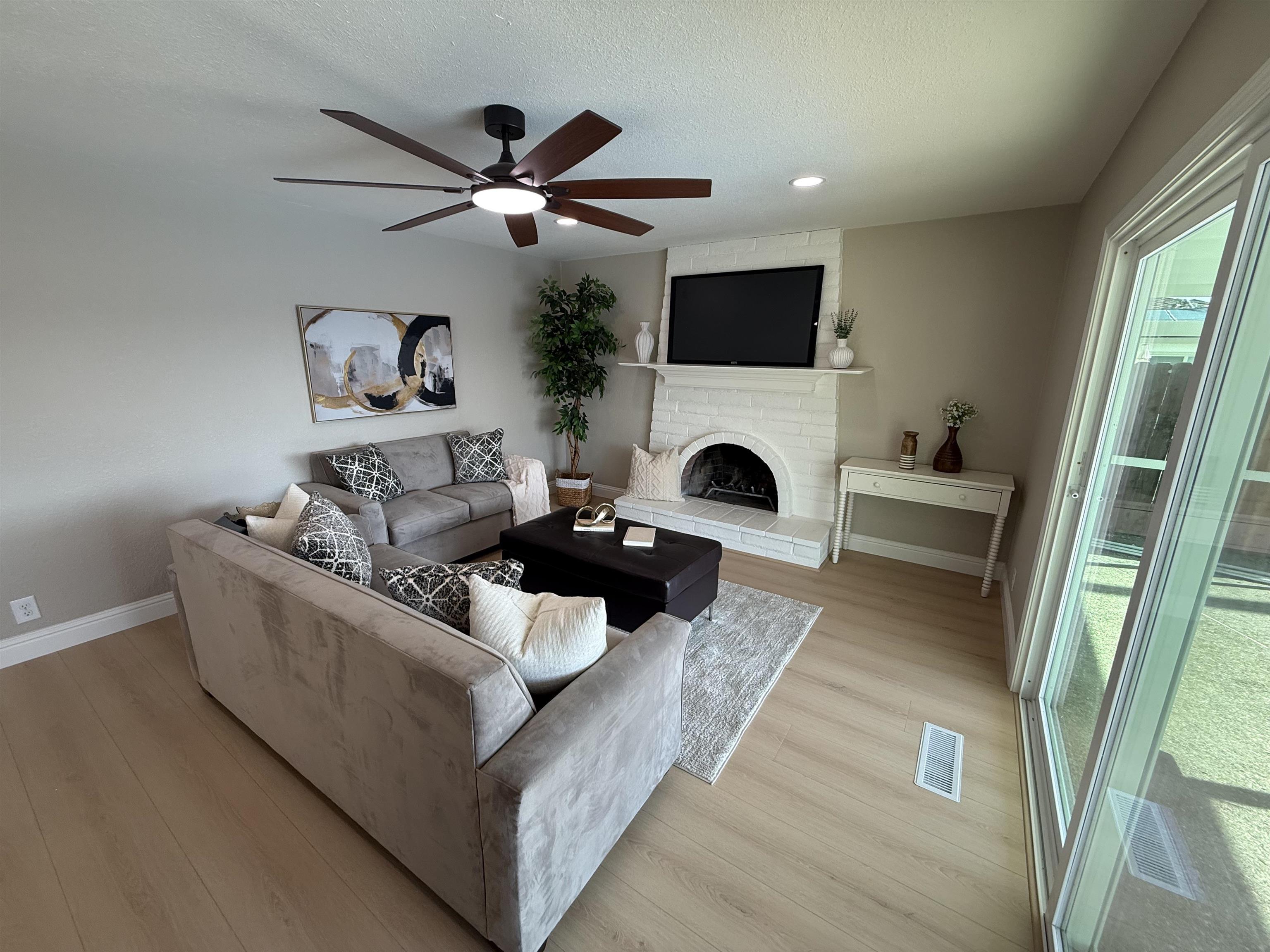 Detail Gallery Image 13 of 45 For 108 Fleetwood Dr, Antioch,  CA 94509 - 4 Beds | 2 Baths