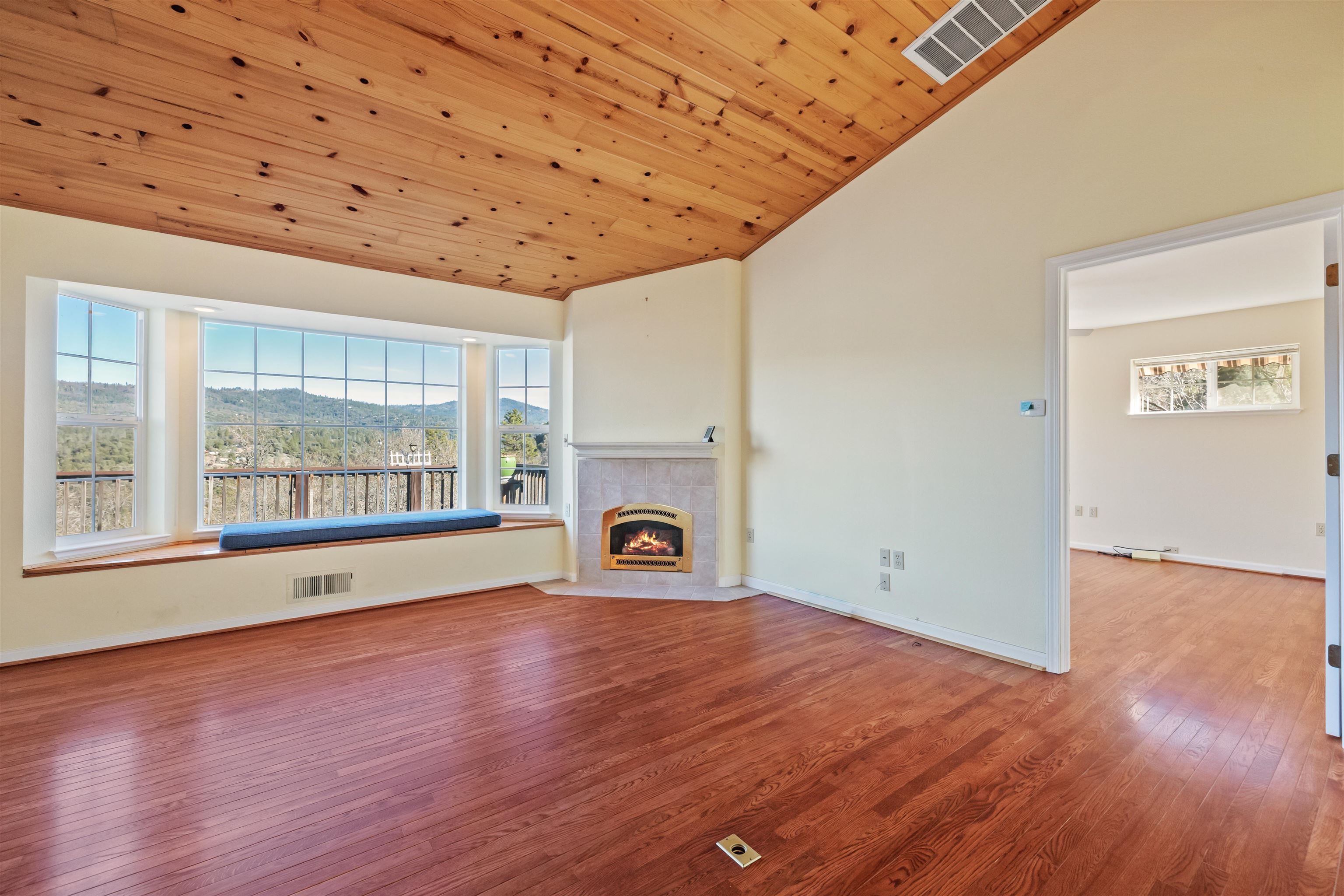 Detail Gallery Image 15 of 59 For 15830 Ridgefield Court, Sonora,  CA 95370 - 4 Beds | 3 Baths