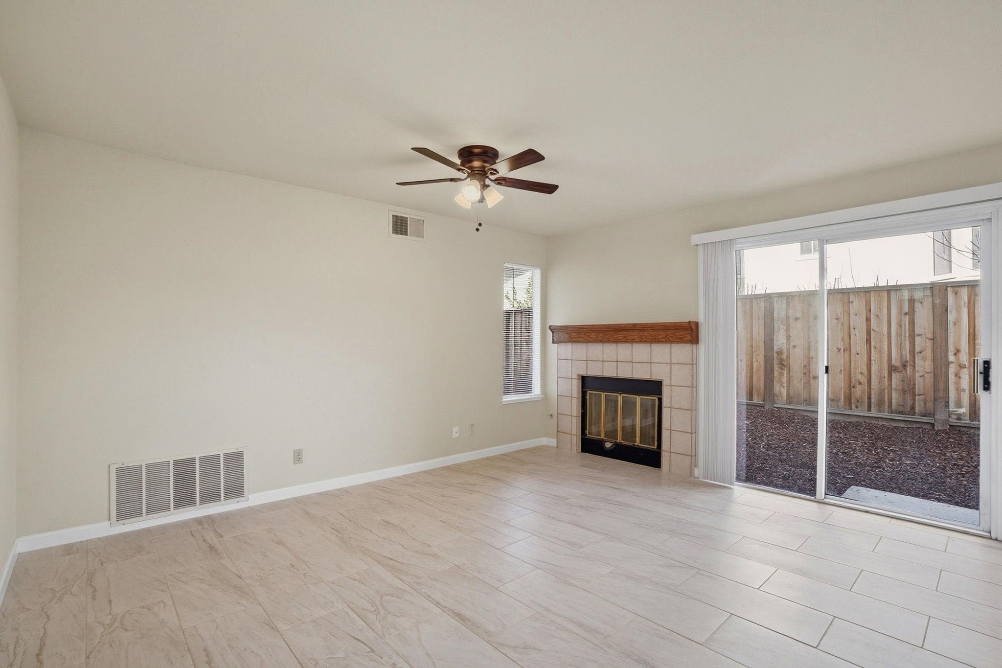 Detail Gallery Image 12 of 34 For 3704 Colonial Ct, Antioch,  CA 94509 - 3 Beds | 2/1 Baths