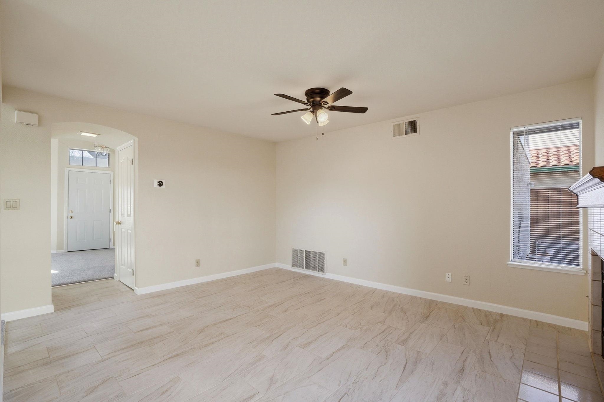Detail Gallery Image 13 of 34 For 3704 Colonial Ct, Antioch,  CA 94509 - 3 Beds | 2/1 Baths
