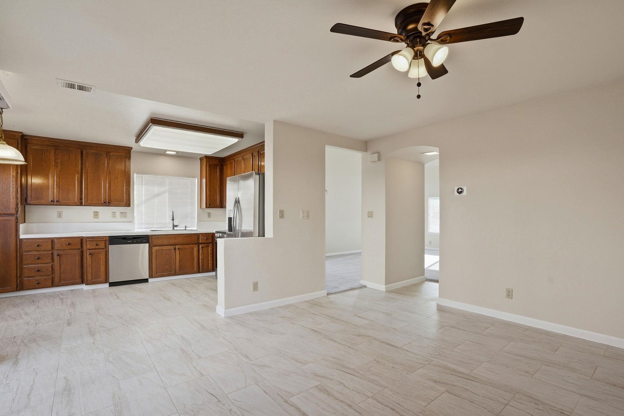 Detail Gallery Image 14 of 34 For 3704 Colonial Ct, Antioch,  CA 94509 - 3 Beds | 2/1 Baths