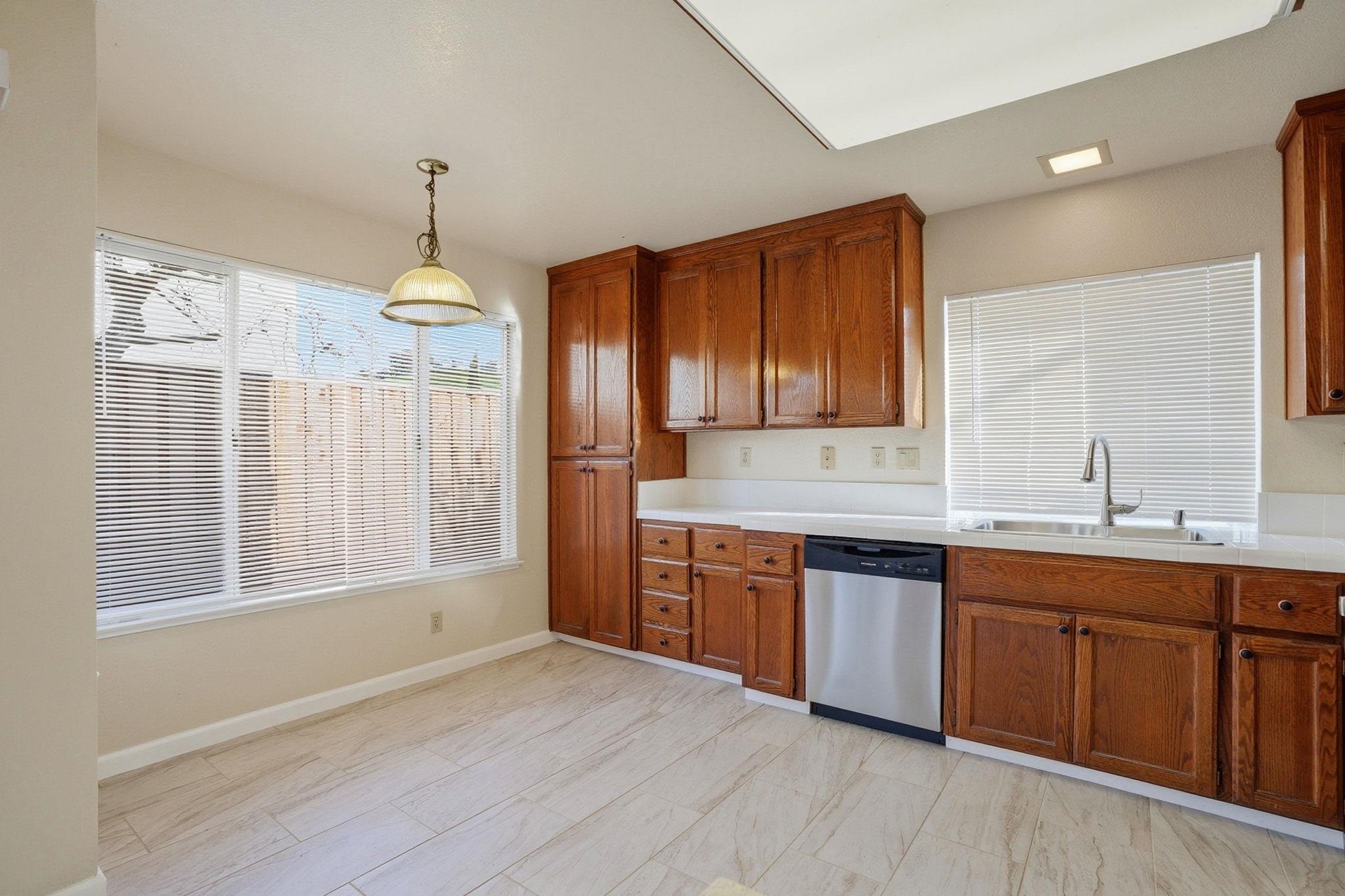 Detail Gallery Image 17 of 34 For 3704 Colonial Ct, Antioch,  CA 94509 - 3 Beds | 2/1 Baths