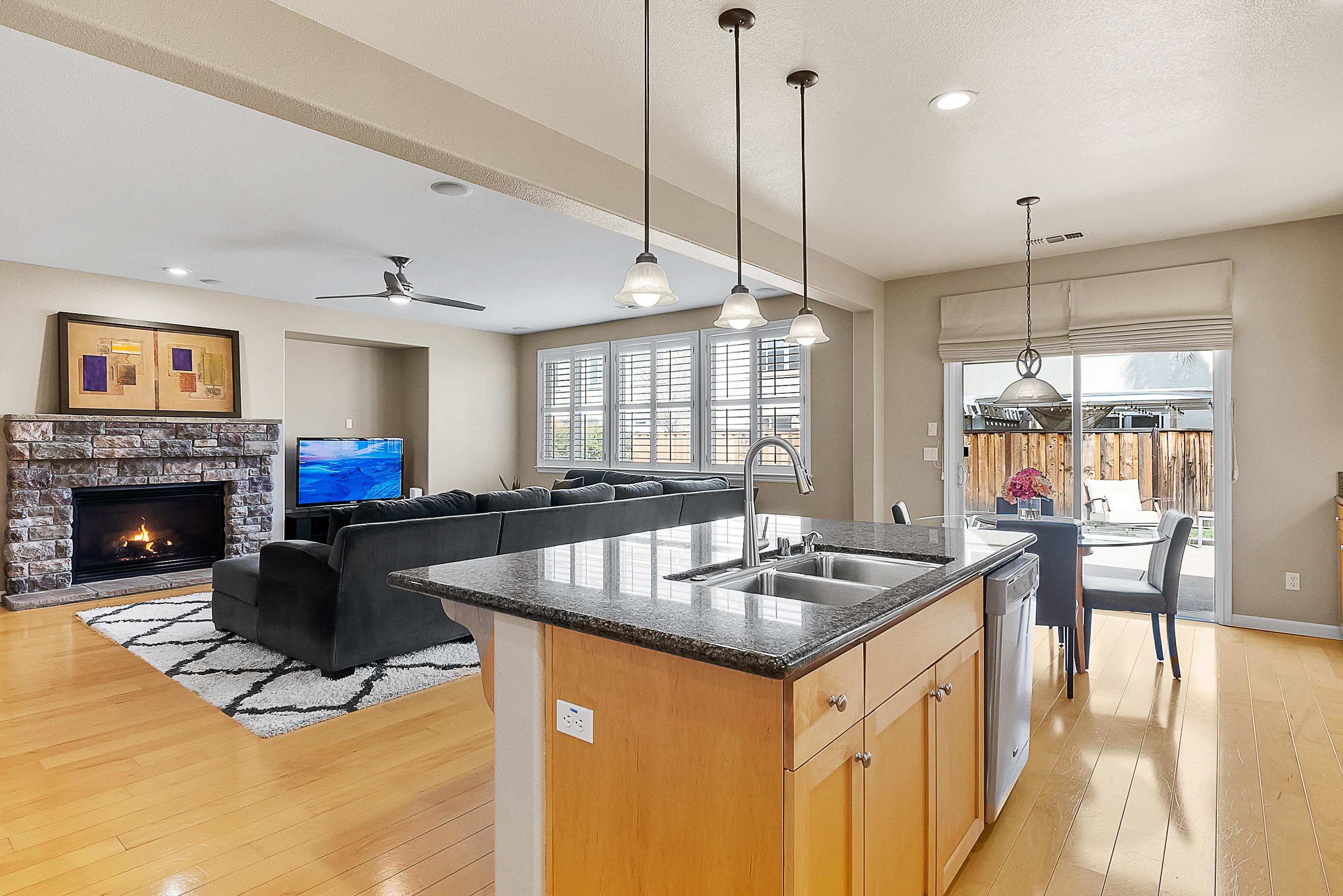 Detail Gallery Image 11 of 41 For 5282 Fern Ridge Cir, Discovery Bay,  CA 94505 - 5 Beds | 2/1 Baths