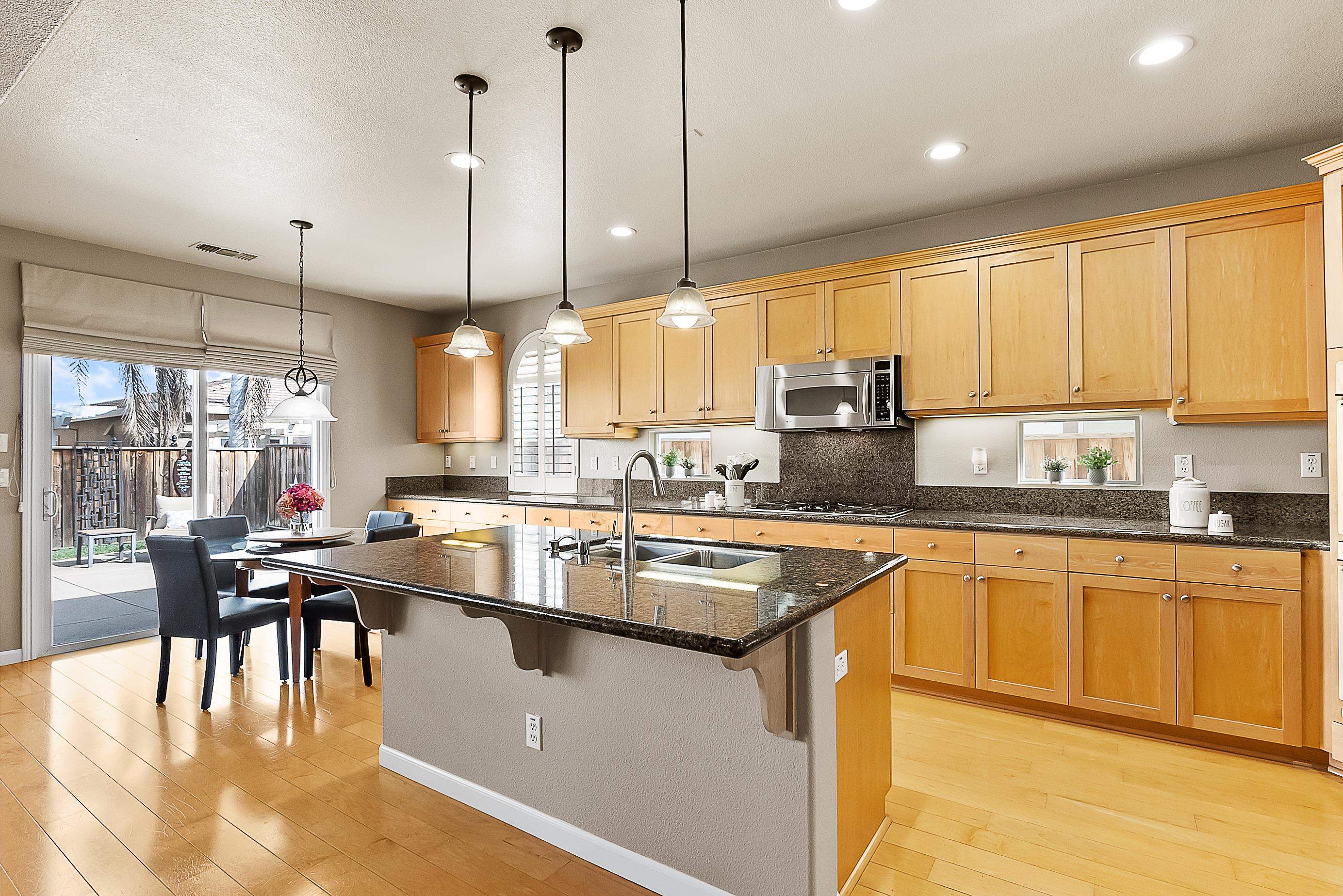 Detail Gallery Image 15 of 41 For 5282 Fern Ridge Cir, Discovery Bay,  CA 94505 - 5 Beds | 2/1 Baths