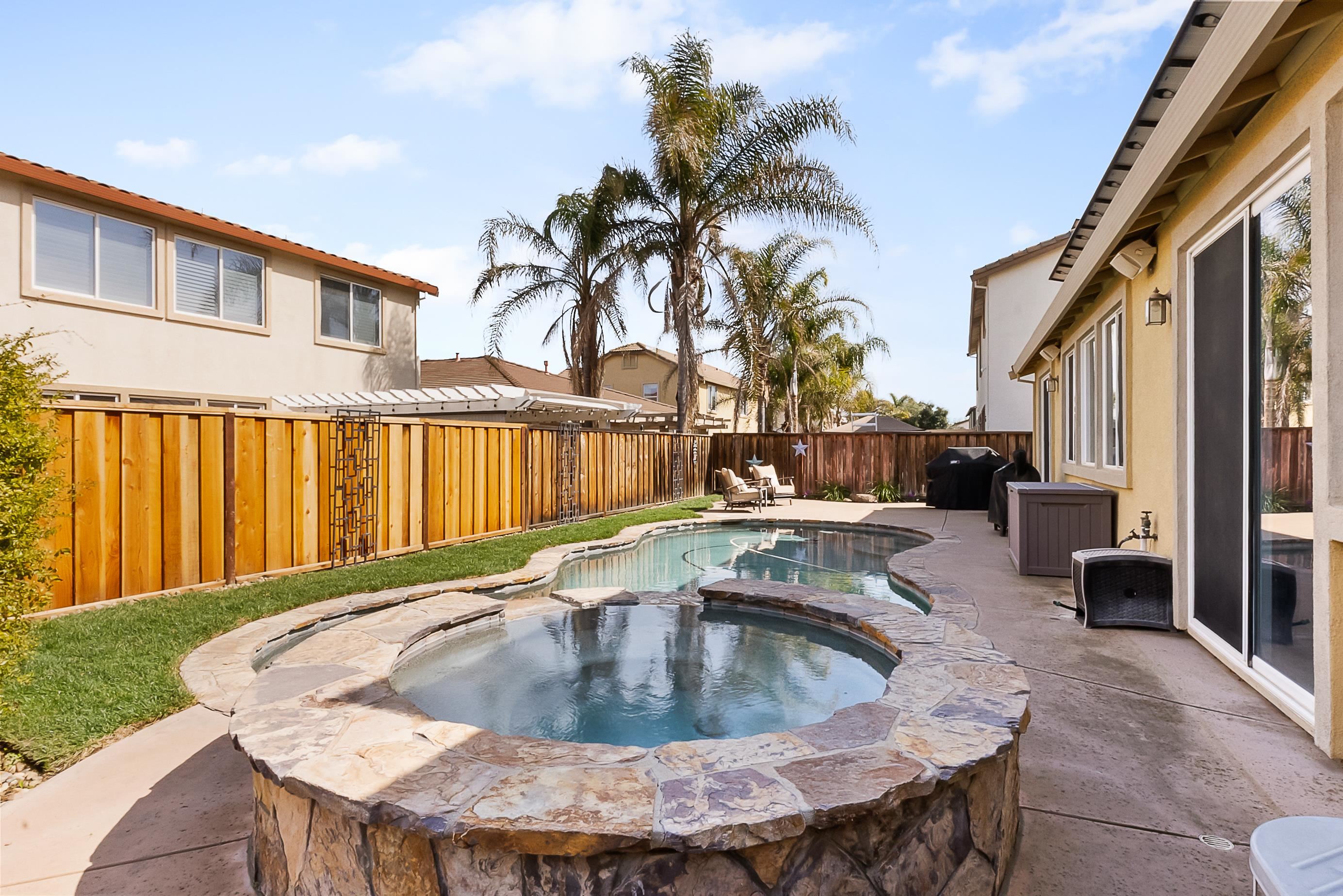 Detail Gallery Image 34 of 41 For 5282 Fern Ridge Cir, Discovery Bay,  CA 94505 - 5 Beds | 2/1 Baths