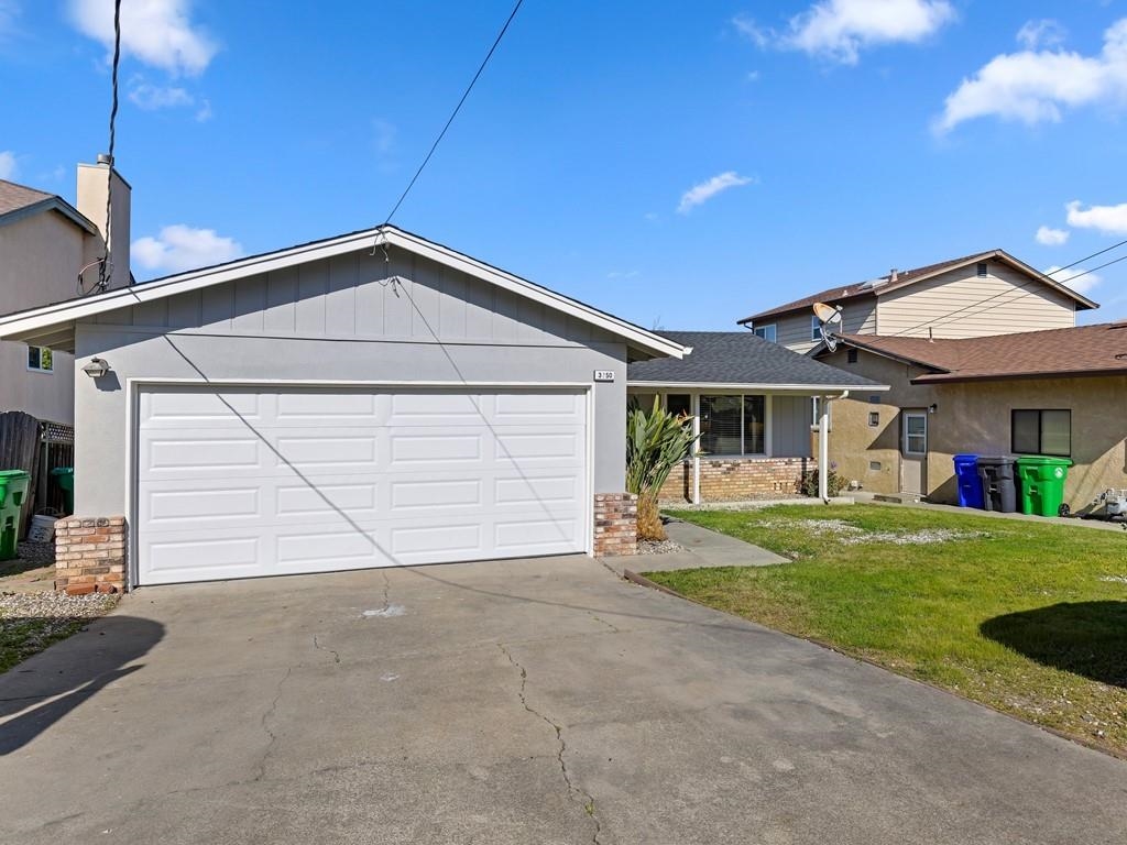 Detail Gallery Image 2 of 25 For 3250 Ridge Crest Ct, Hayward,  CA 94541 - 3 Beds | 2 Baths