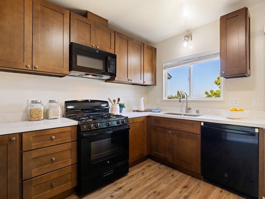 Detail Gallery Image 13 of 25 For 3250 Ridge Crest Ct, Hayward,  CA 94541 - 3 Beds | 2 Baths