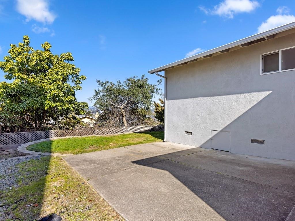 Detail Gallery Image 22 of 25 For 3250 Ridge Crest Ct, Hayward,  CA 94541 - 3 Beds | 2 Baths