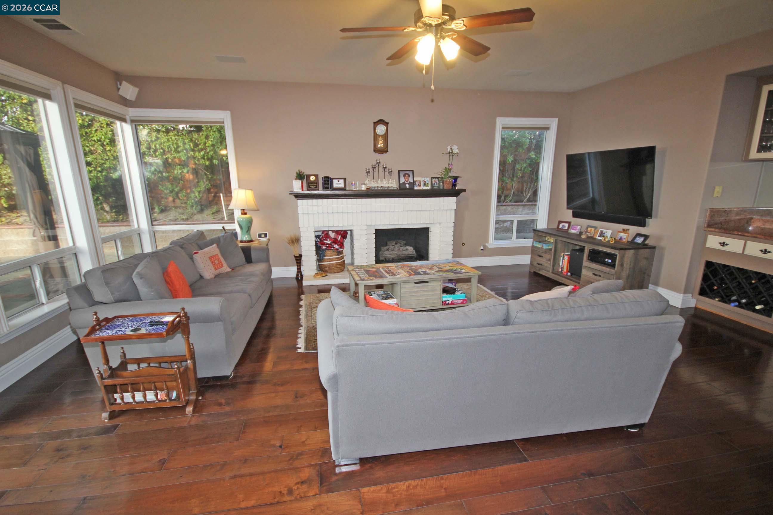 Detail Gallery Image 12 of 30 For 243 Viewpoint Dr, Danville,  CA 94506 - 5 Beds | 3 Baths