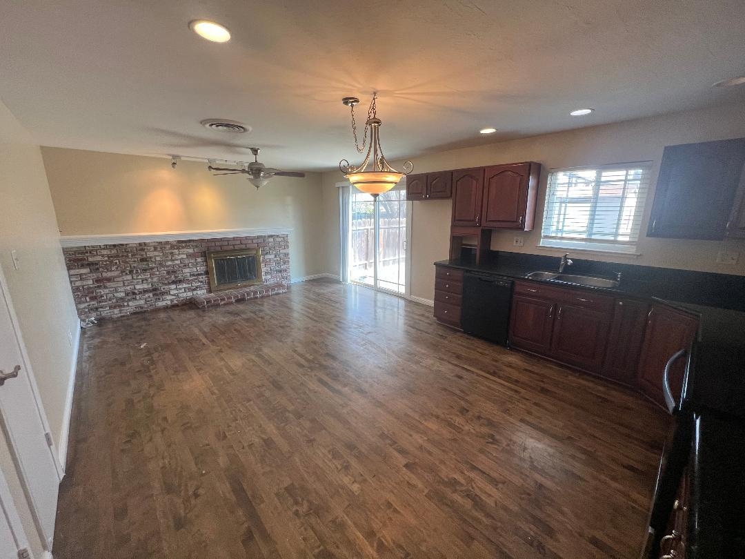 Detail Gallery Image 2 of 10 For 1609 Poppy Way, Antioch,  CA 94509 - 3 Beds | 2 Baths