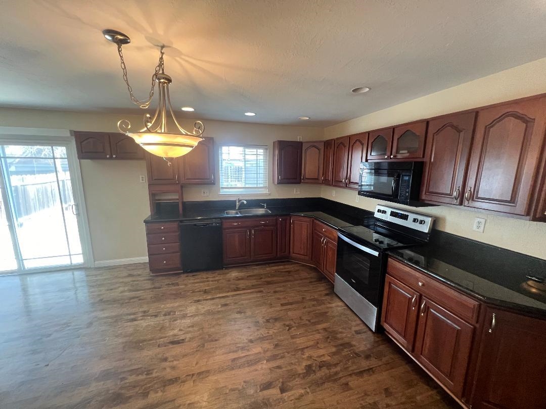 Detail Gallery Image 3 of 10 For 1609 Poppy Way, Antioch,  CA 94509 - 3 Beds | 2 Baths