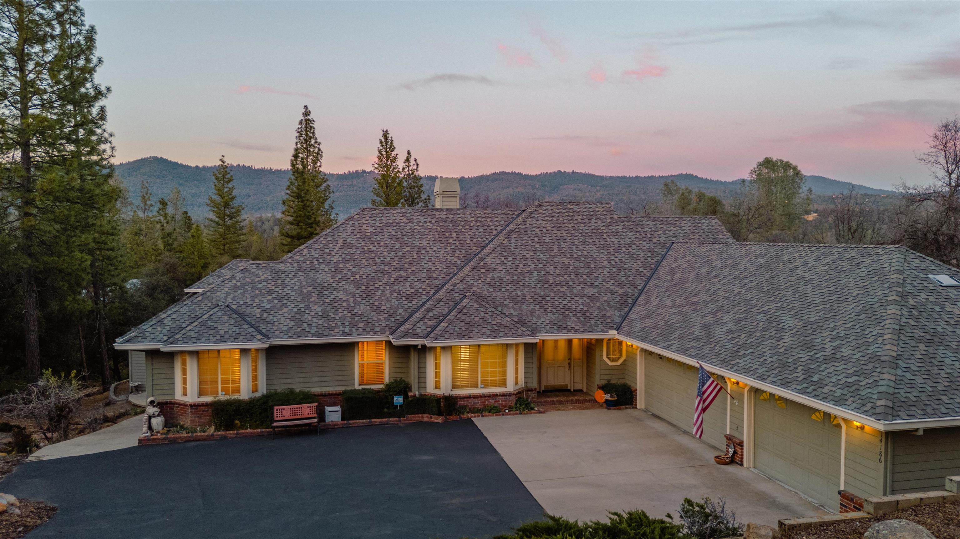 Detail Gallery Image 4 of 60 For 14186 Stanton Circle, Sonora,  CA 95370 - 3 Beds | 2/1 Baths