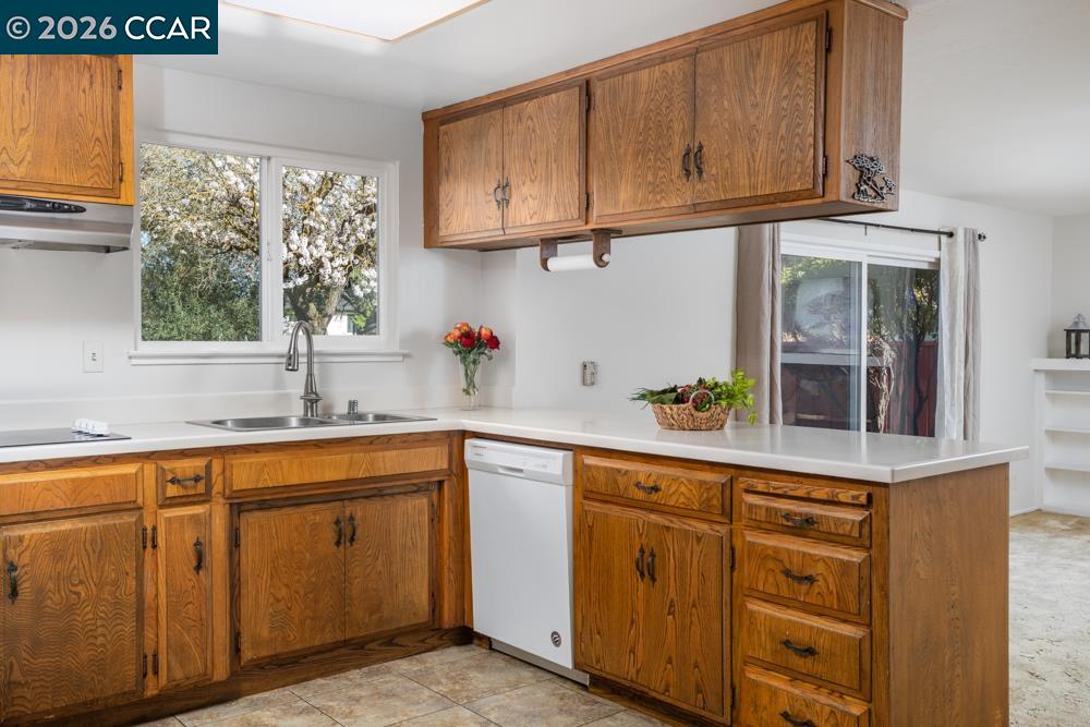 Detail Gallery Image 13 of 31 For 1140 Rachele Rd, Walnut Creek,  CA 94597 - 4 Beds | 2 Baths