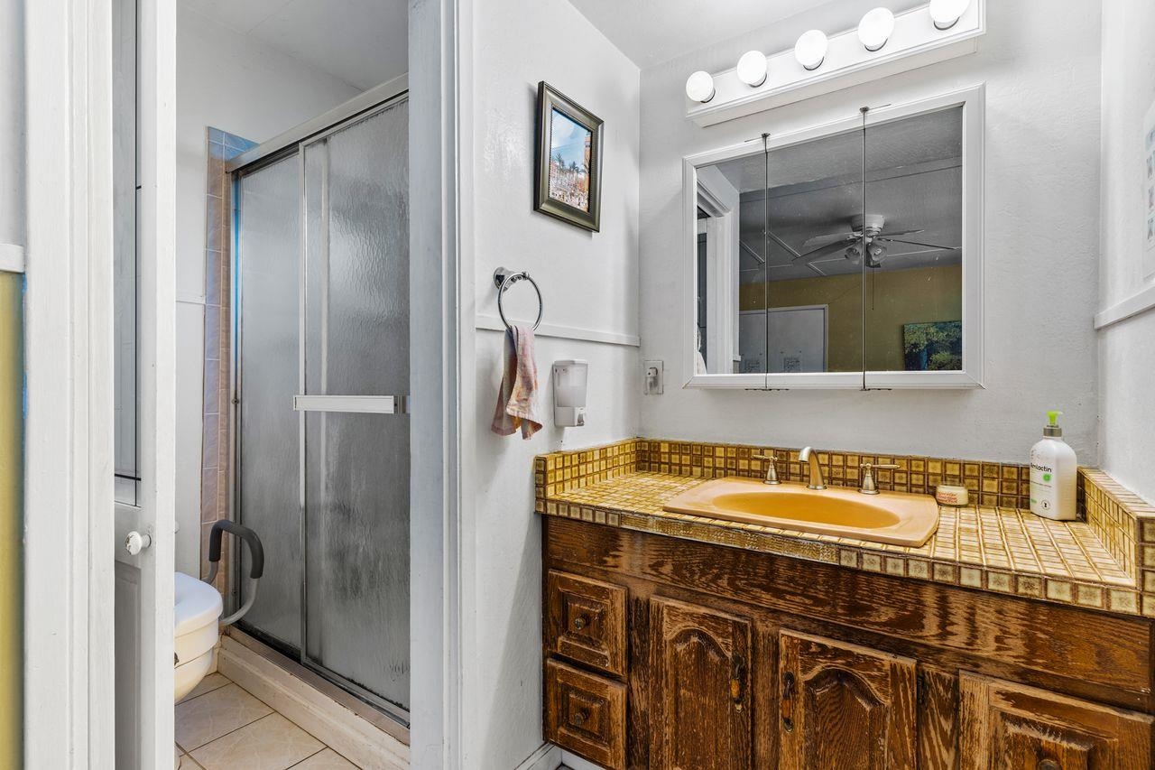 Detail Gallery Image 12 of 17 For 674 Gleneagle Ave, Hayward,  CA 94544 - 4 Beds | 2/1 Baths