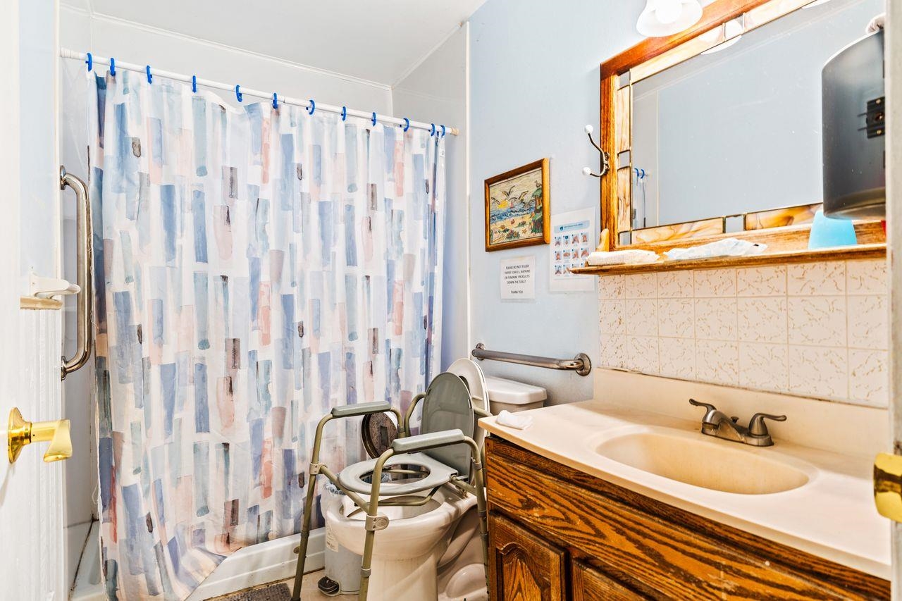 Detail Gallery Image 5 of 17 For 674 Gleneagle Ave, Hayward,  CA 94544 - 4 Beds | 2/1 Baths