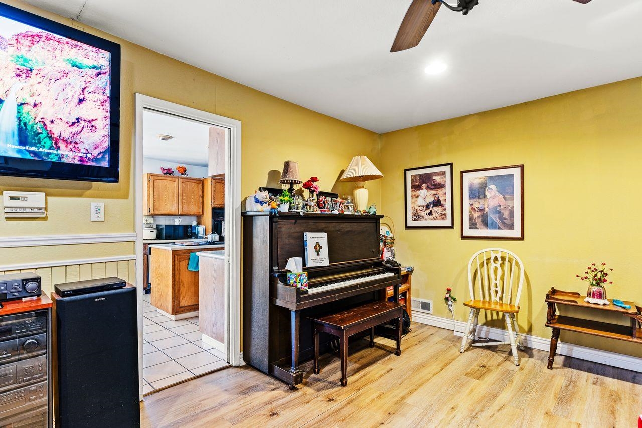 Detail Gallery Image 8 of 17 For 674 Gleneagle Ave, Hayward,  CA 94544 - 4 Beds | 2/1 Baths