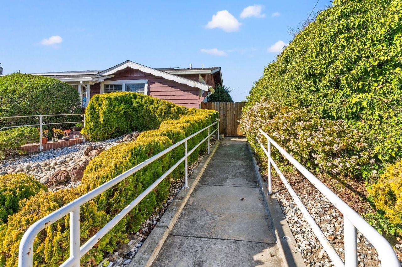 Detail Gallery Image 9 of 17 For 674 Gleneagle Ave, Hayward,  CA 94544 - 4 Beds | 2/1 Baths